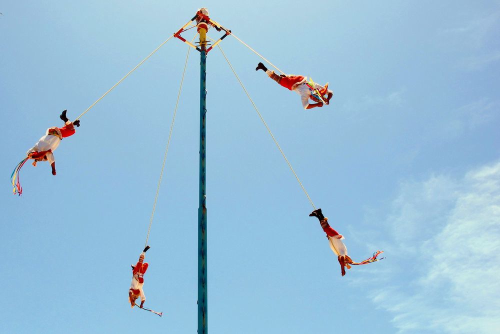 voladores de papantla in Tulum