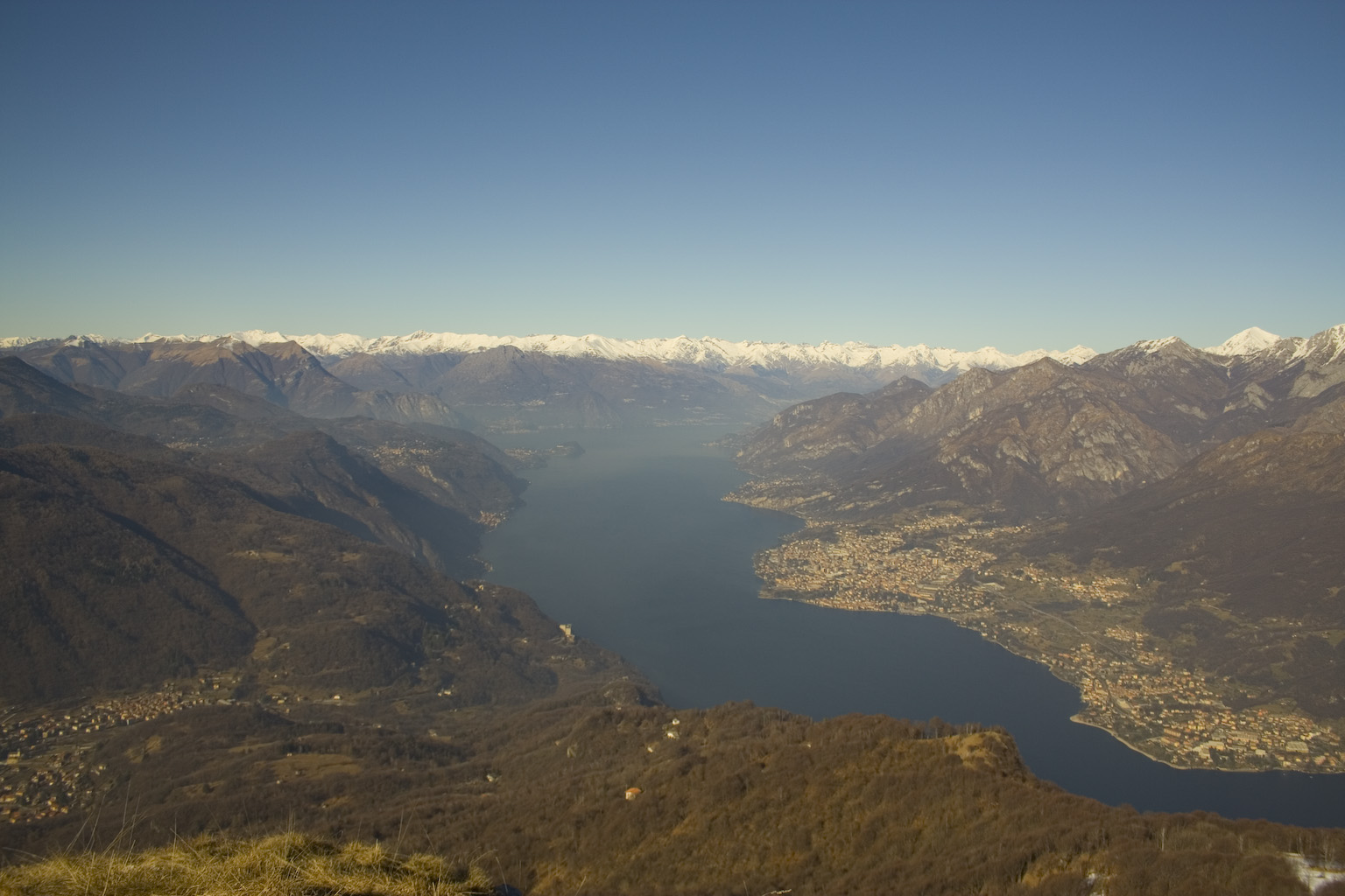 "Volare in alto, dove il colore del cielo riflette l'acqua, dove il vento ci ridisegnerà"