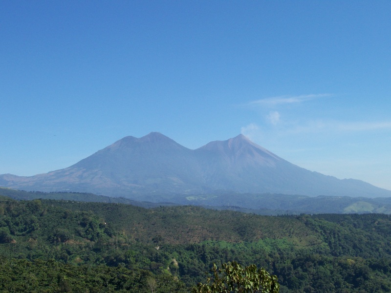 Volcan Acatenango y Volcan de Fuego.