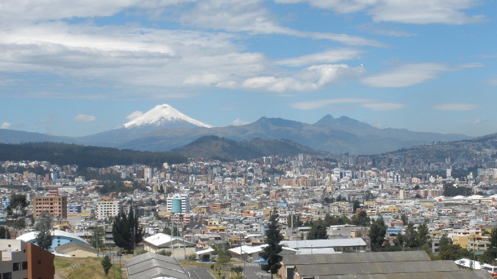 Volcan Cotopaxi desde Quito capital del Ecuador