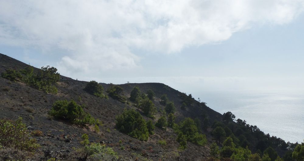 Volcan San Antonio mit Wanderern auf dem Gratweg... 