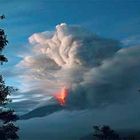 VOLCÁN TUNGURAHUA EN PLENA ERUPCIÓN