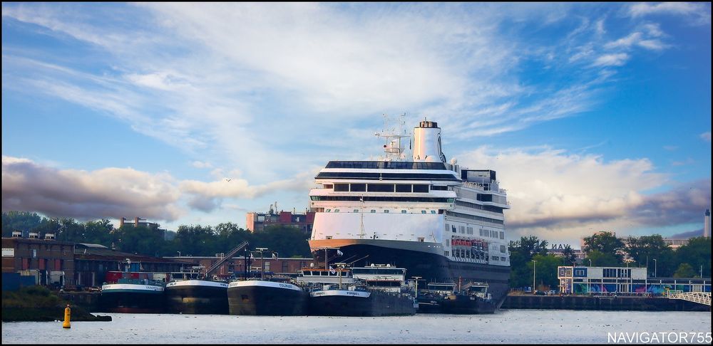 " VOLENDAM " ( zZ Emigranten Unterkunft),  Merwehaven,Rotterdam