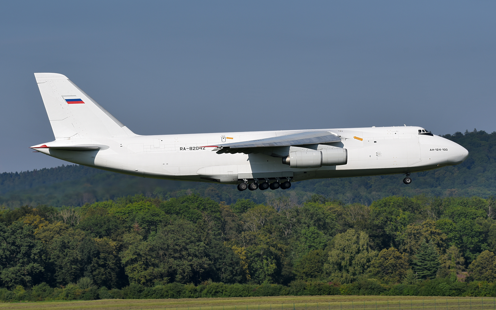 Volga Dnepr Airlines Antonov An-124 RA-82042 