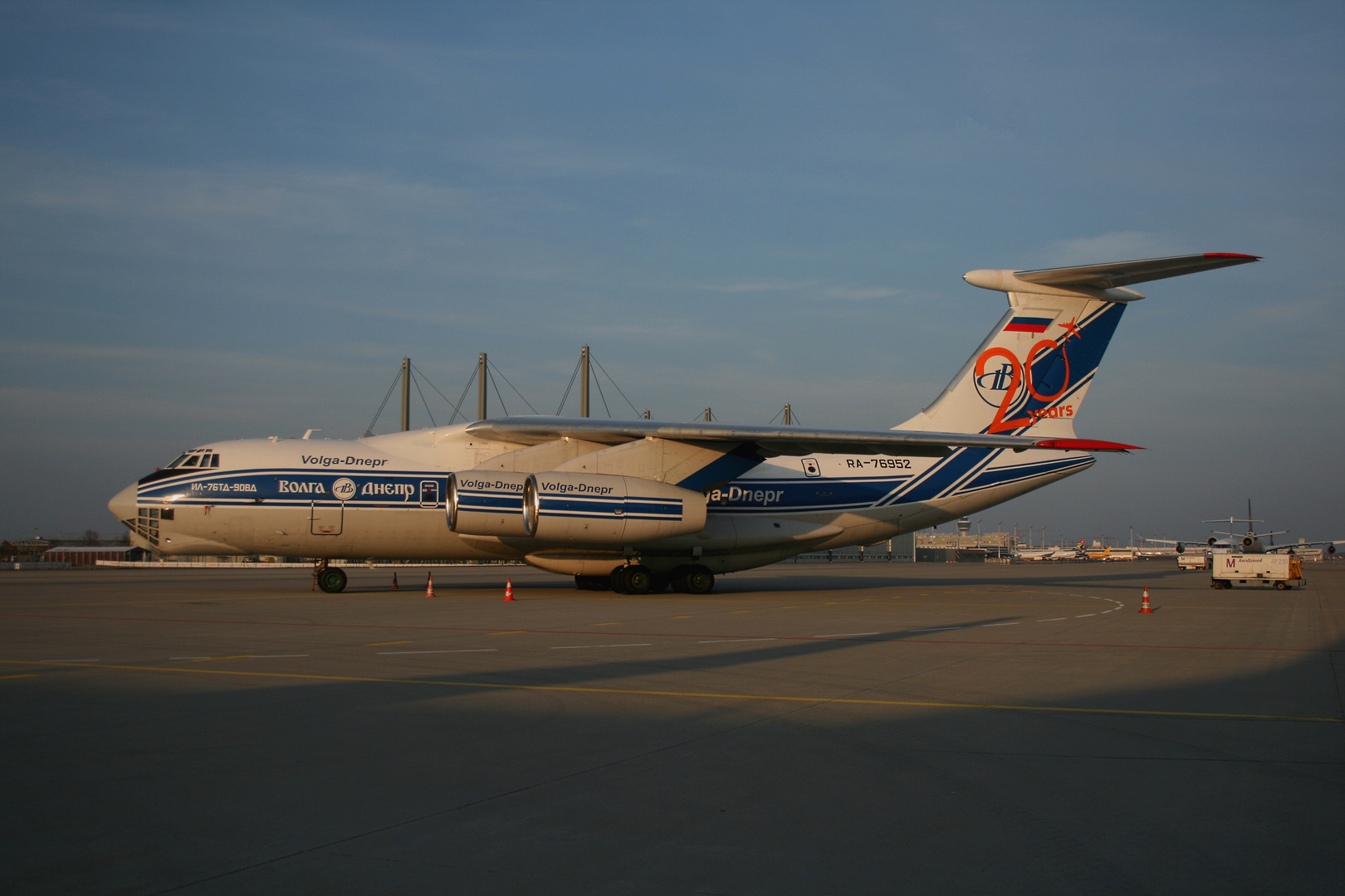 Volga Dnepr Ilyushin IL-76TD-90VD Bild 2 bei schönem Wetter