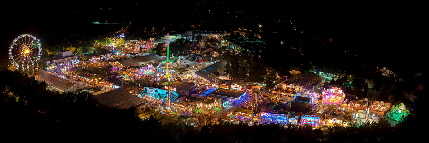 Volksfest bei Nacht