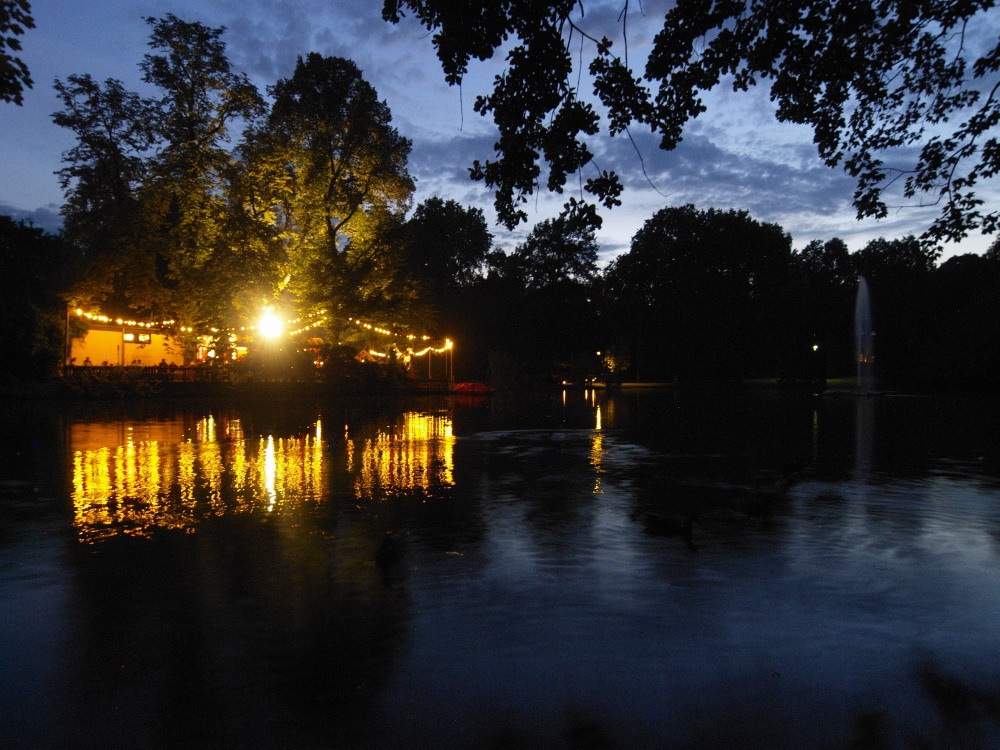 Volksgarten am Abend