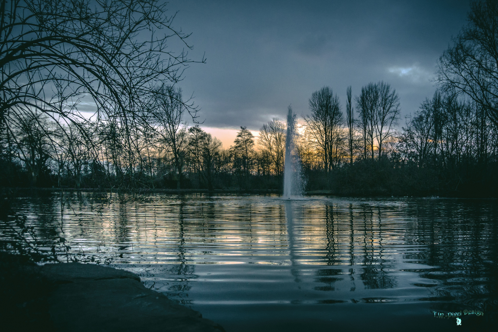 Volkspark See in der Dämmerung