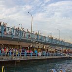 Volkssport Angeln auf der Brücke über den Bosporus