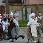 Volkstanz auf dem Marktplatz in Cesis (Littauen)