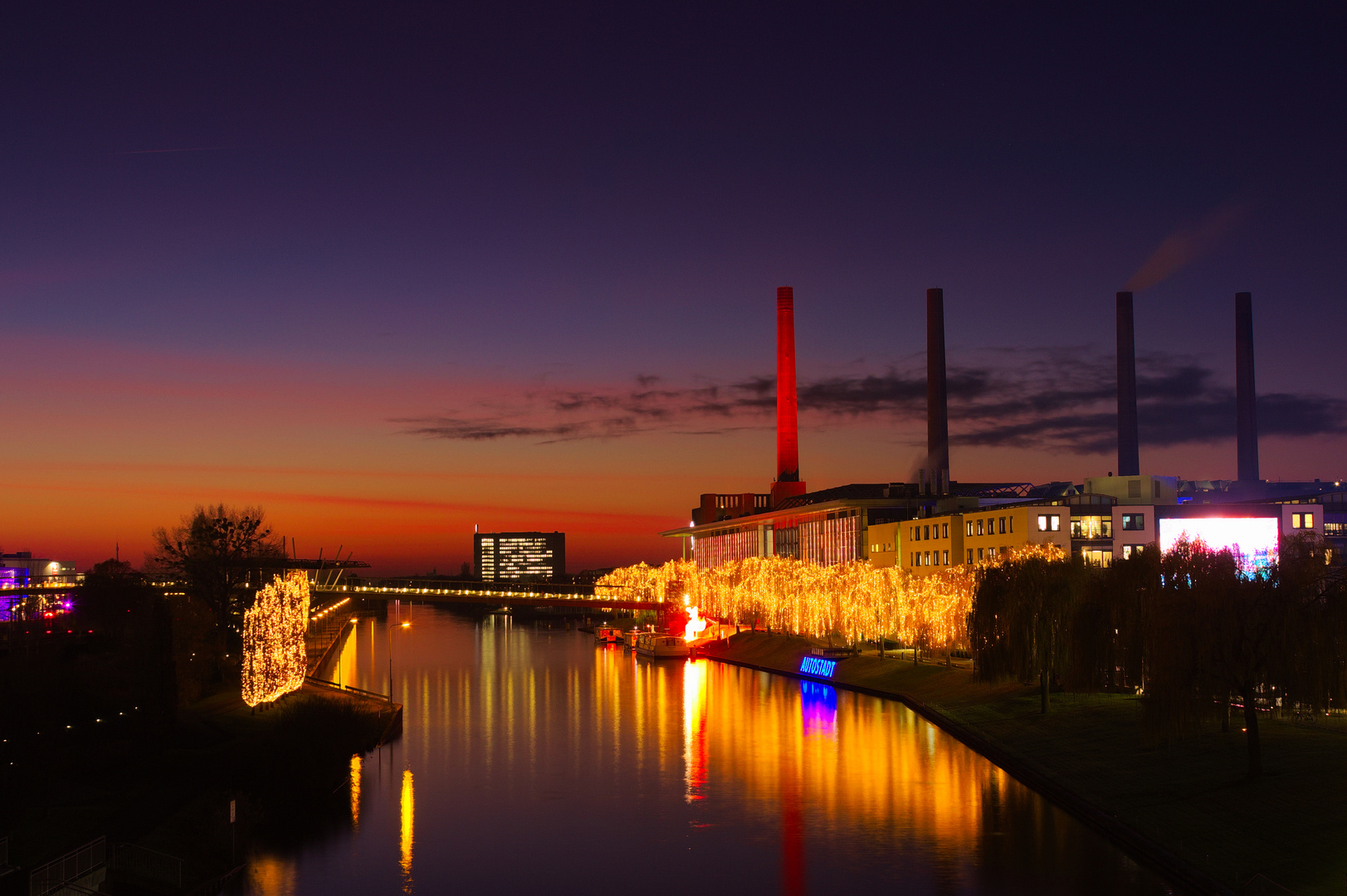 Volkswagenwerk mit Winterzauber in Wolfsburg am 04.12.2019