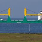 Vollbeladener Küstenfrachter TIMBUS (Papenburg) auf der Elbe stromabwärts bei Altenbruch