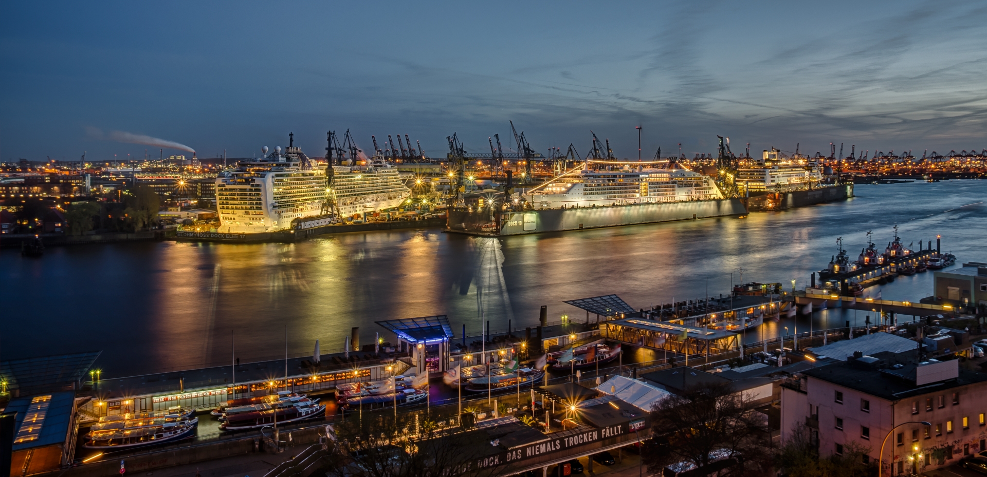 Volle Docks in Hamburg