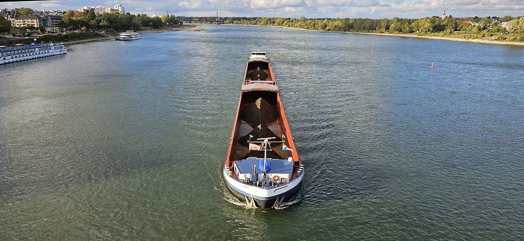 Volle Fahrt flussauf