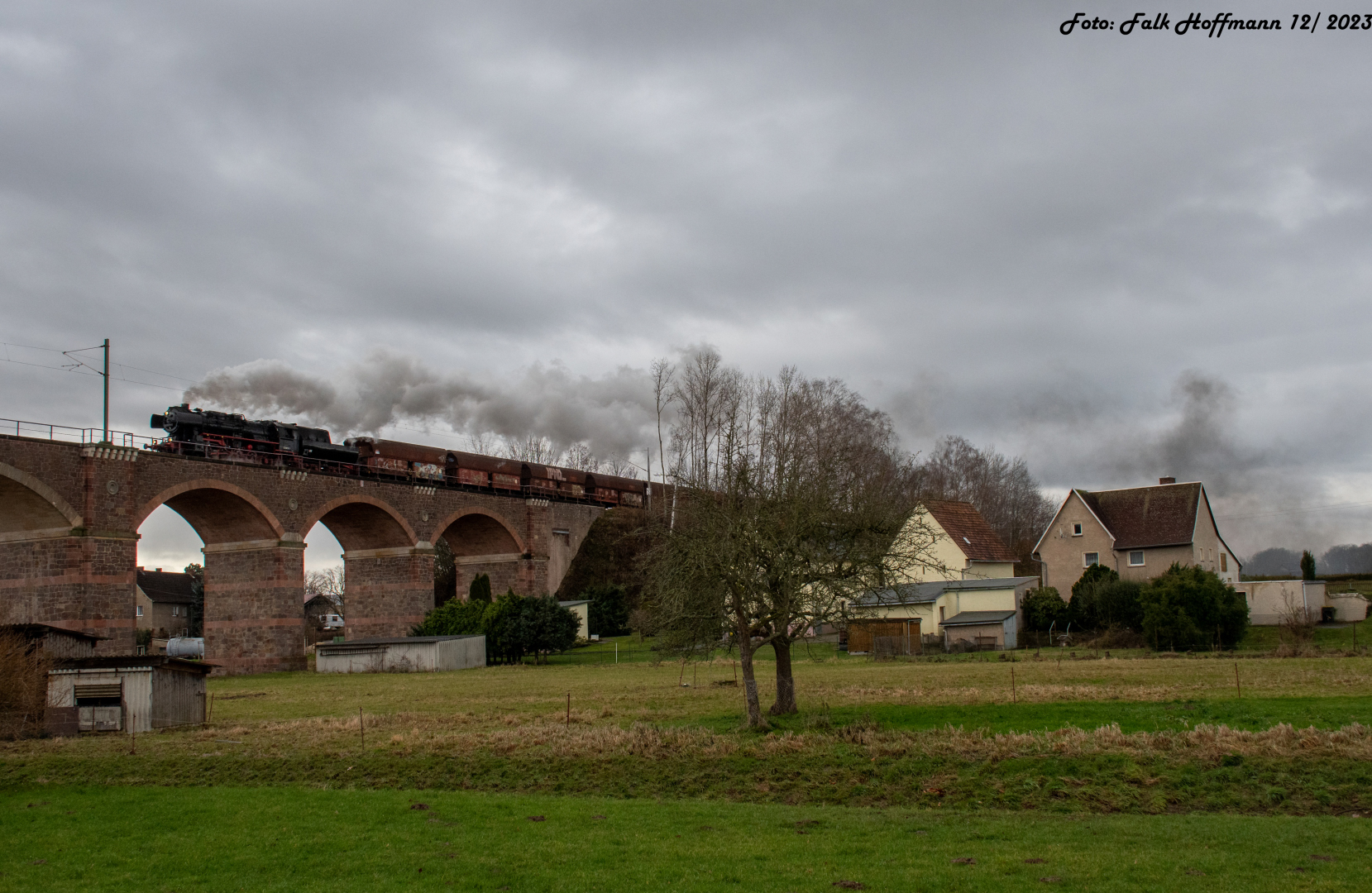 Volle Kraft voraus über das Viadukt