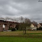 Volle Kraft voraus über das Viadukt