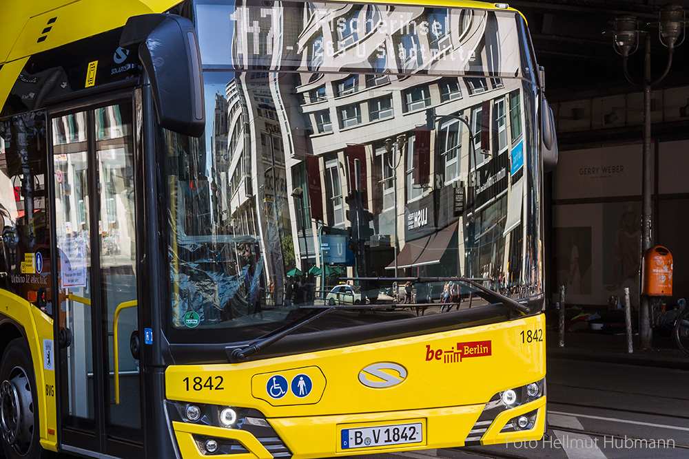 VOLLER ÜBERRASCHUNG SAH EIN ZEUGE