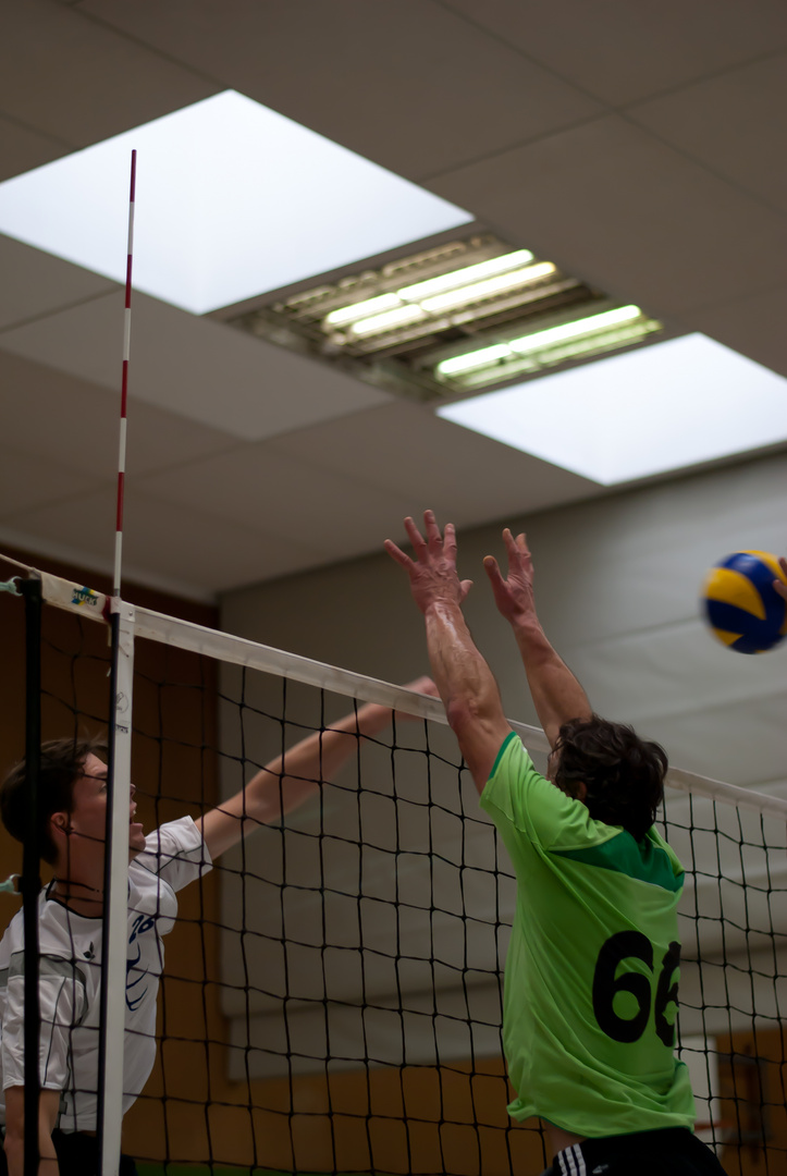 Volleyball - am Block vorbei -