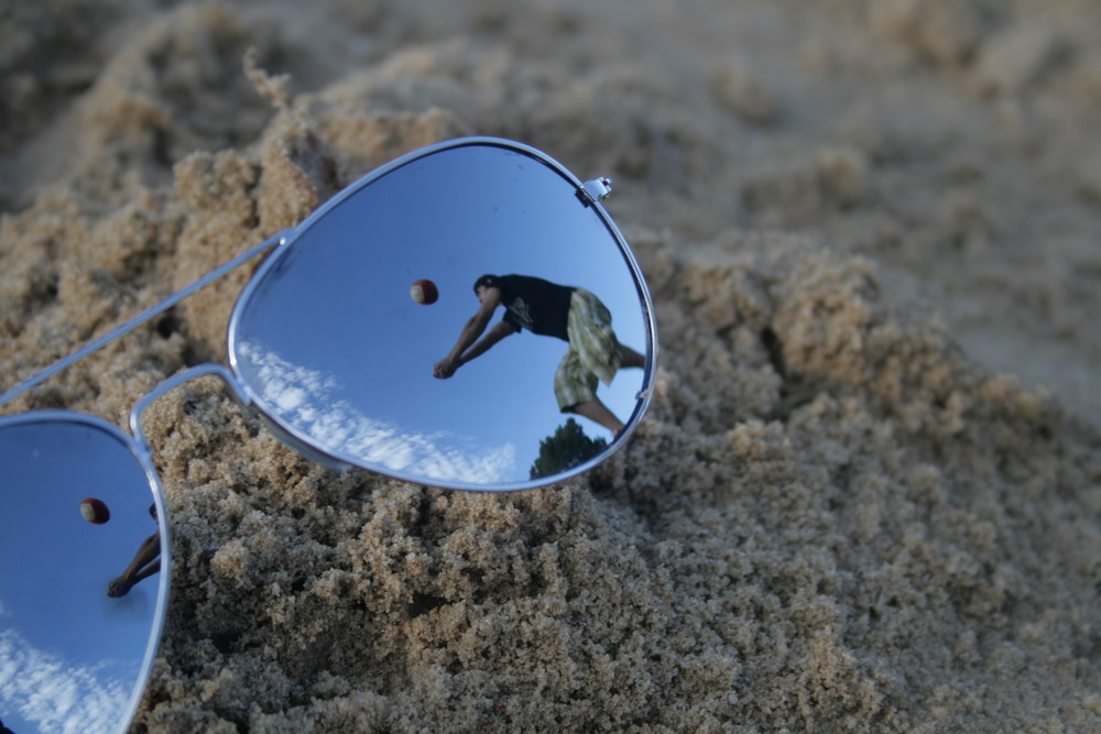 Volleyball in Sonnenbrille