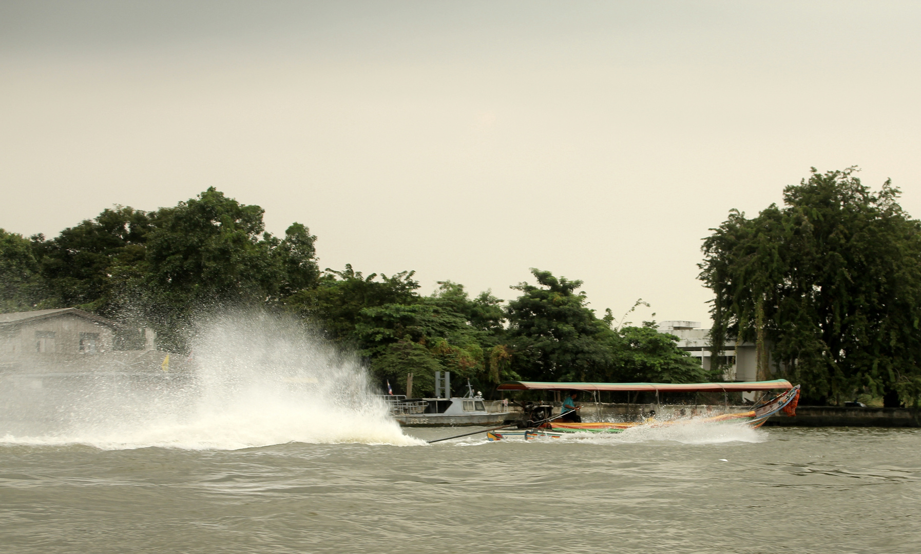 Vollgas auf dem Chao Phraya