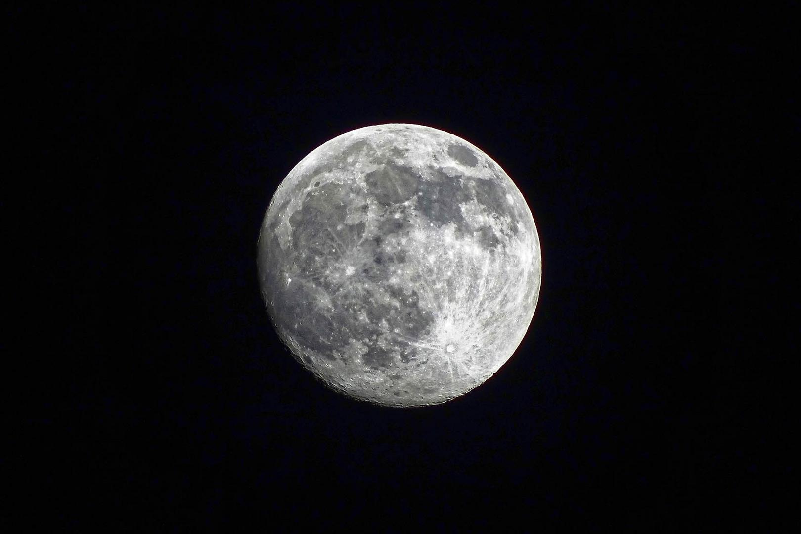 Vollmond am 14. Mai 2022 über Dresden