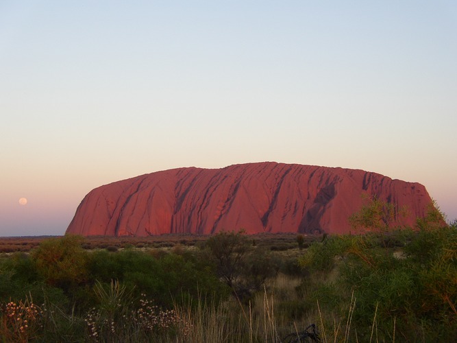 Vollmond am Ayers Rock