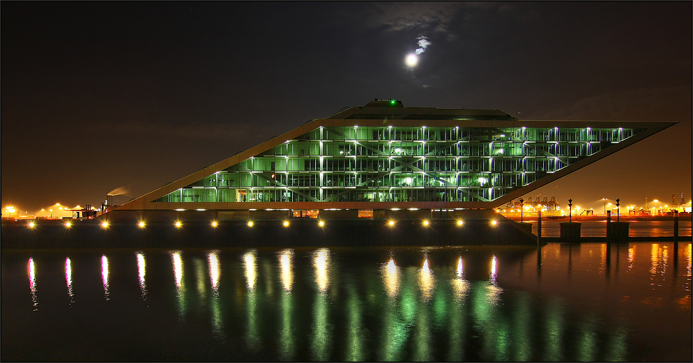 * Vollmond am Dockland *