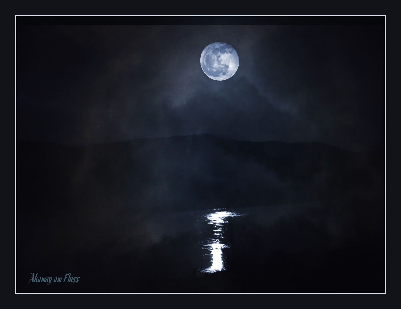 Vollmond am Fluss