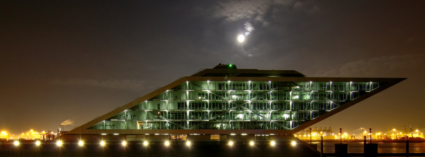 * Vollmond am Hafen *