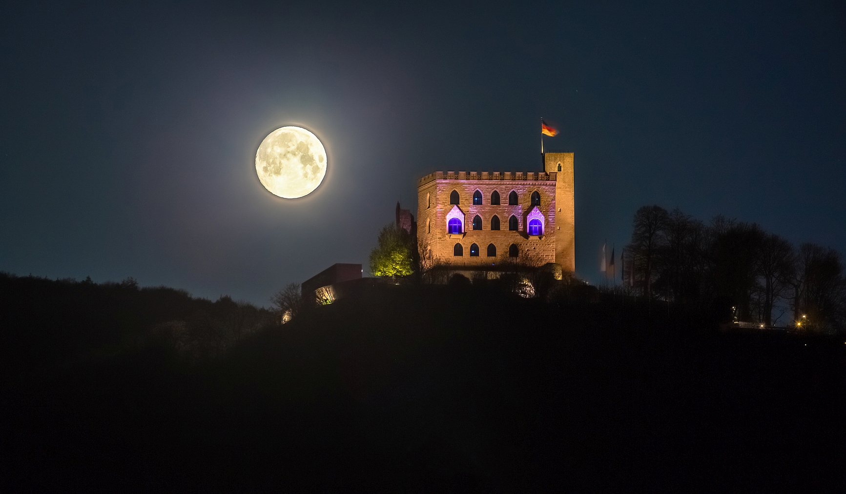 Vollmond am Hambacher Schloss