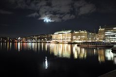 Vollmond am Jungfernstieg...