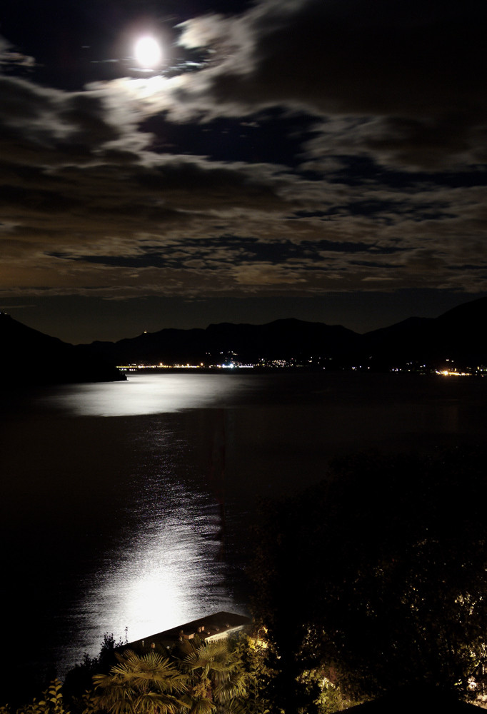 Vollmond am Lago Maggiore