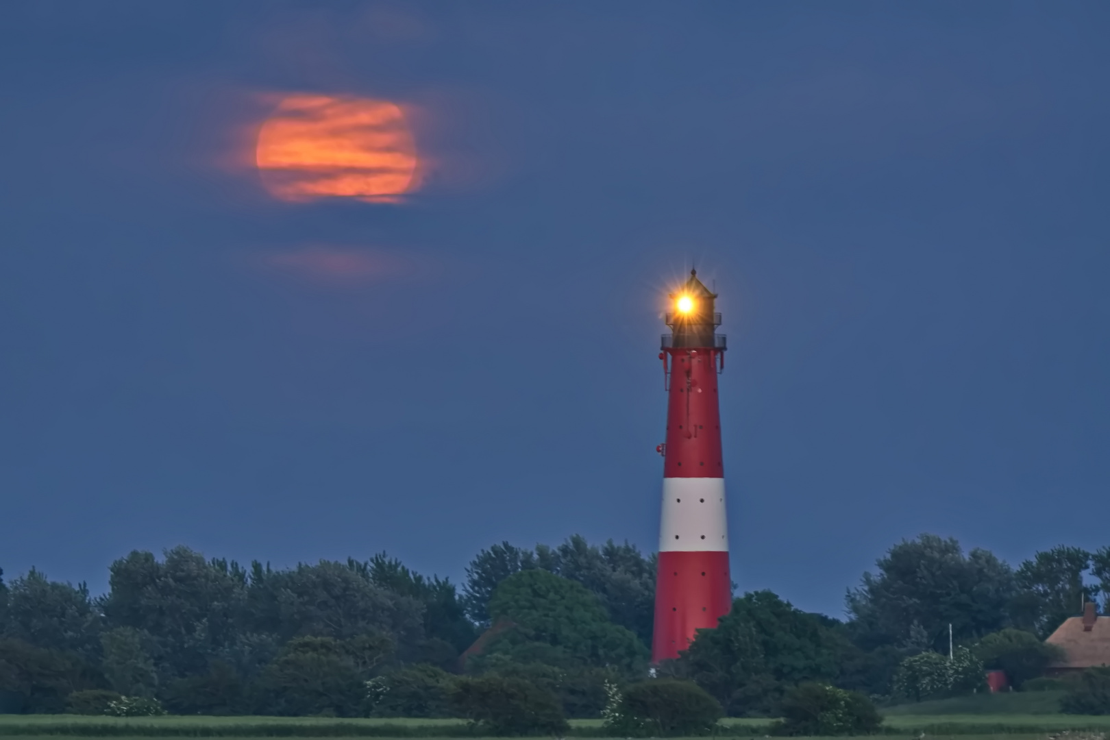 Vollmond am Leuchtturm