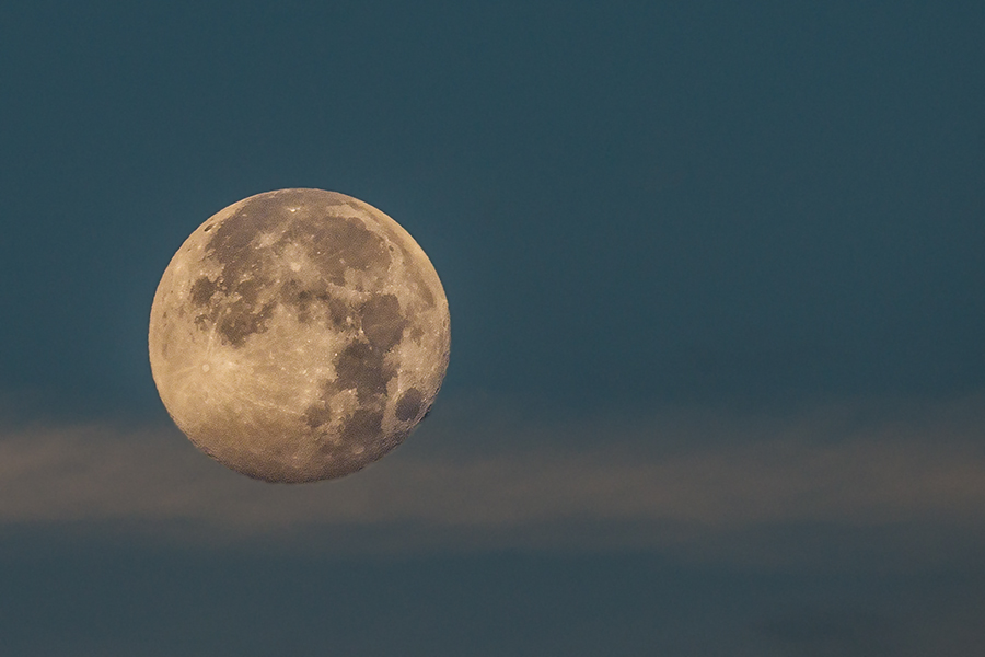 Vollmond am Morgen