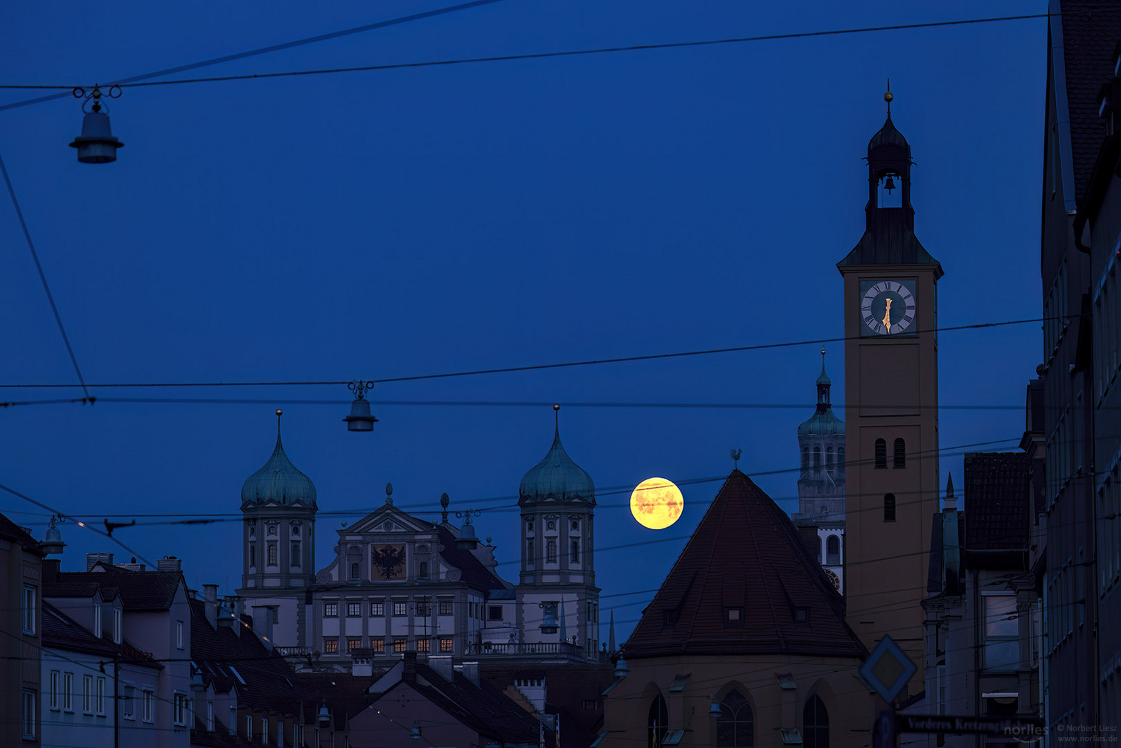 Vollmond am Rathaus