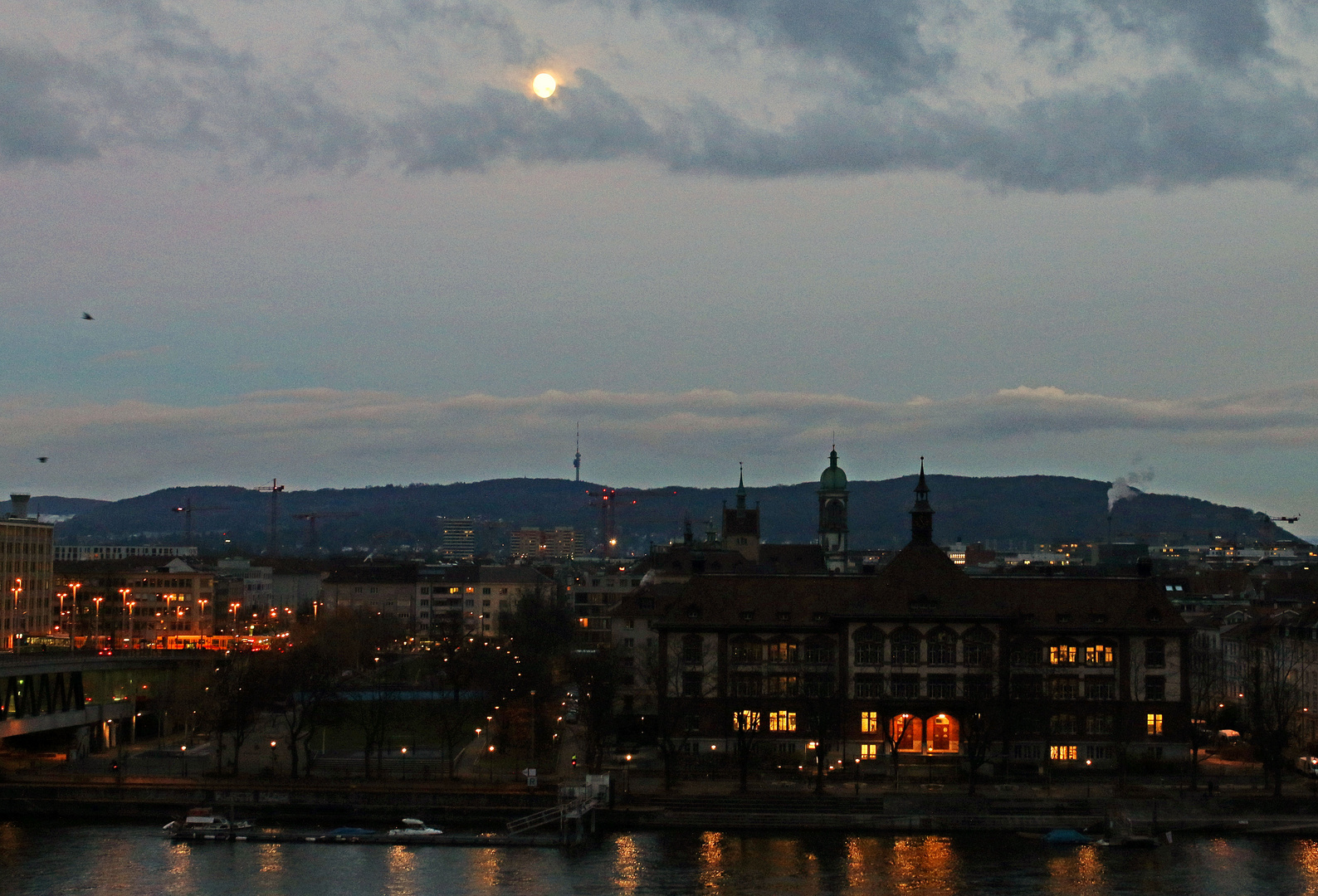 Vollmond am Rhein