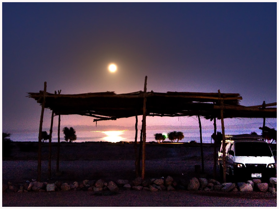 Vollmond am Roten Meer