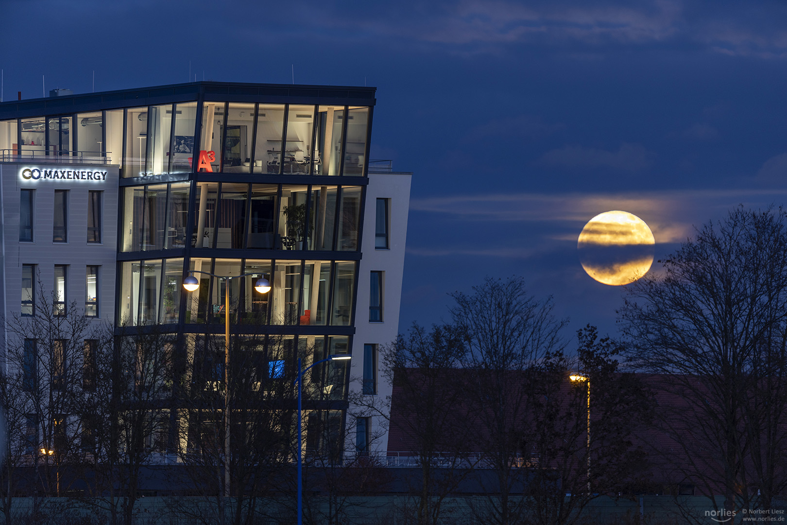 Vollmond am Sheridan Tower