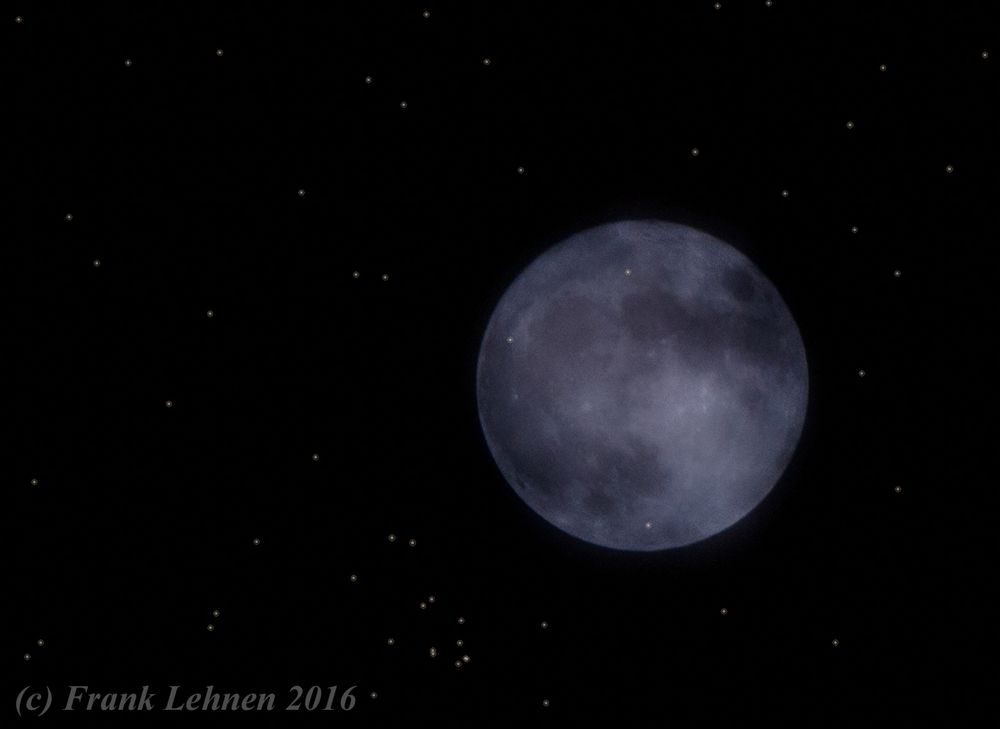 Vollmond am Sternenhimmel