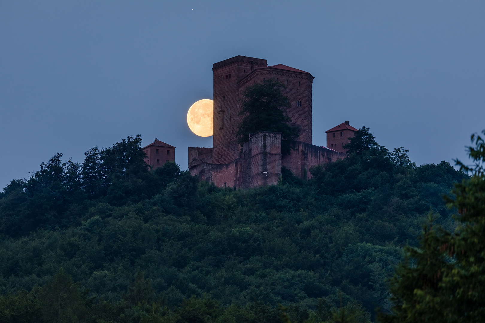 Vollmond am Trifels