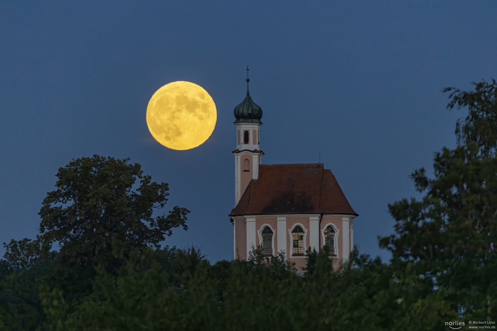 Vollmond an der Kalvarienbergkapelle