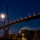 Vollmond an der Köhlbrandbrücke