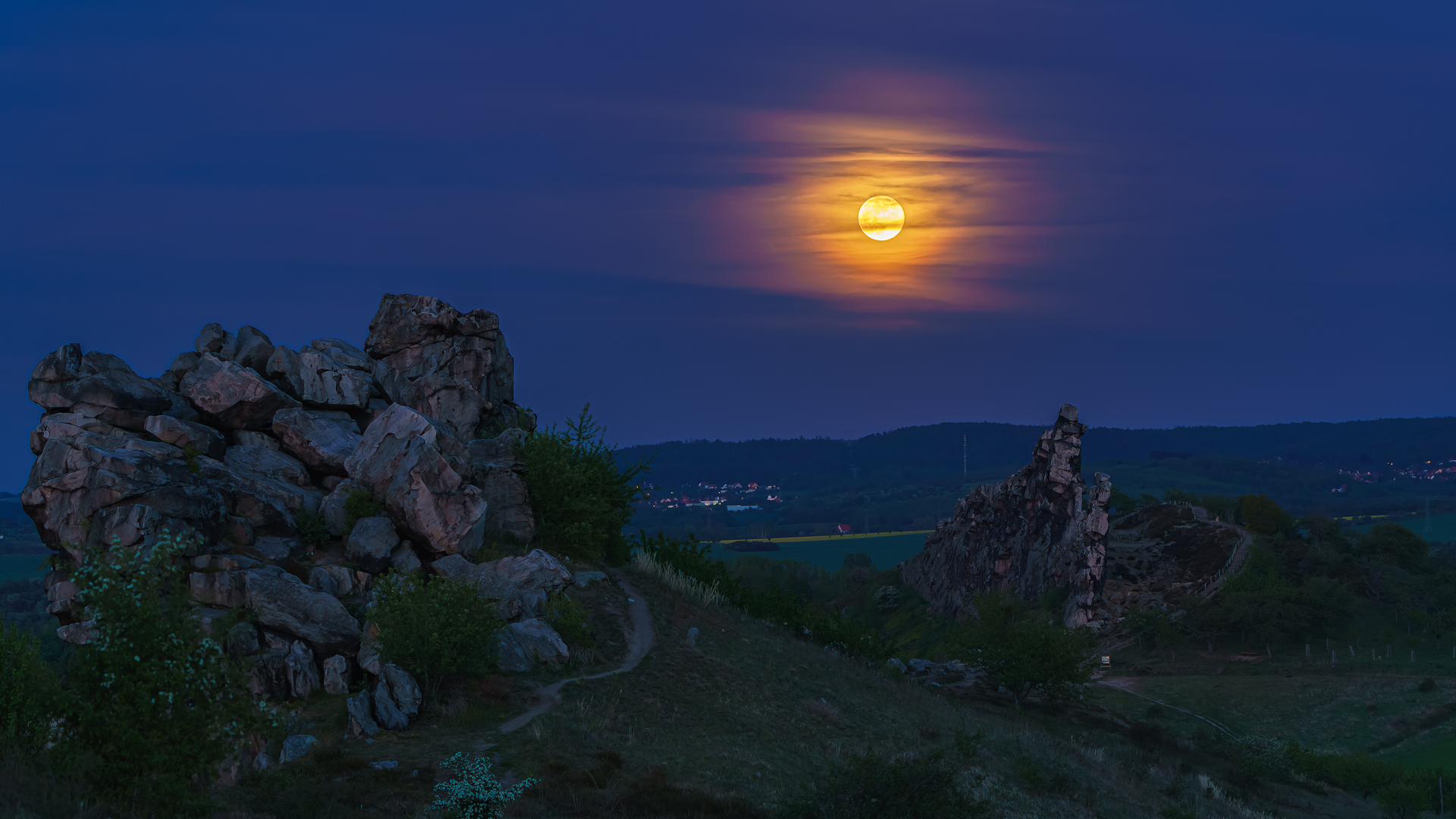 Vollmond an der Teufelsmauer bei Weddersleben