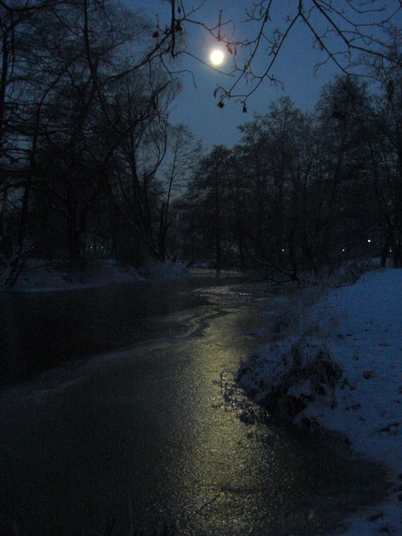 Vollmond auf Eis