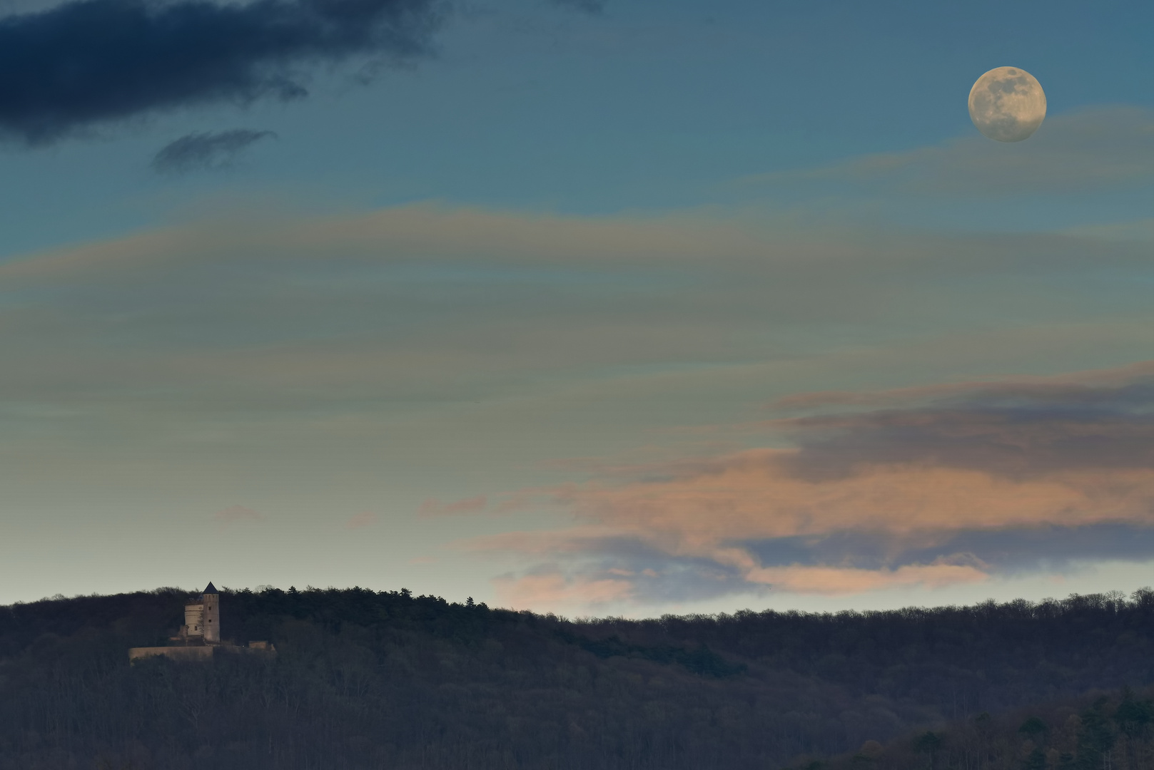 Vollmond bei der Burg Plesse