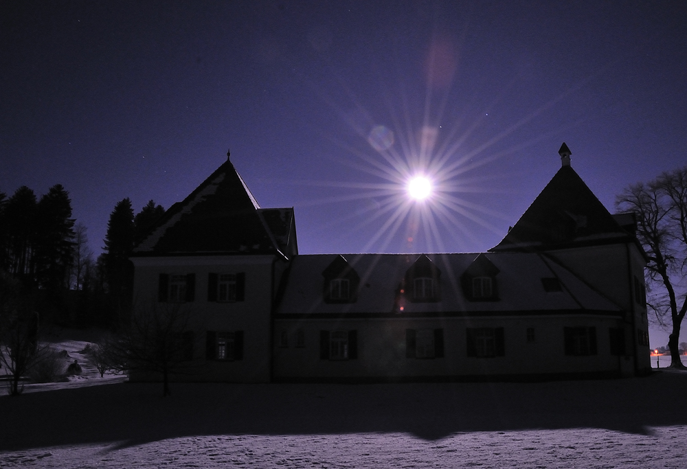 Vollmond bei minuns 14°C um 6 Uhr in der Früh.