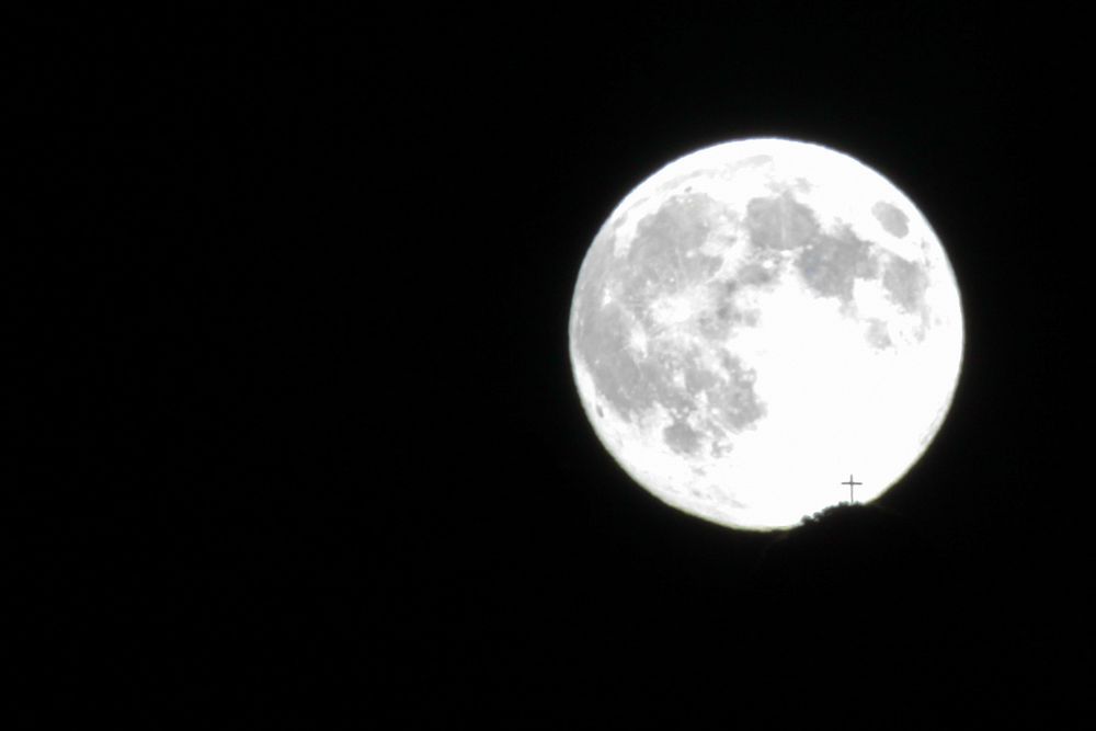 Vollmond beim Gipfelkreuz