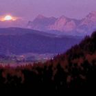 Vollmond hinter den Glarner Bergen