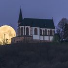 Vollmond hinter der Annakapelle