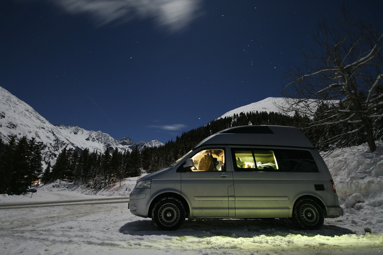 Vollmond im Vorgarten